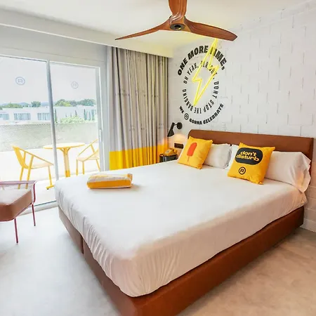 Ryans Lolas - Adults Only 4* San Antonio (Ibiza)